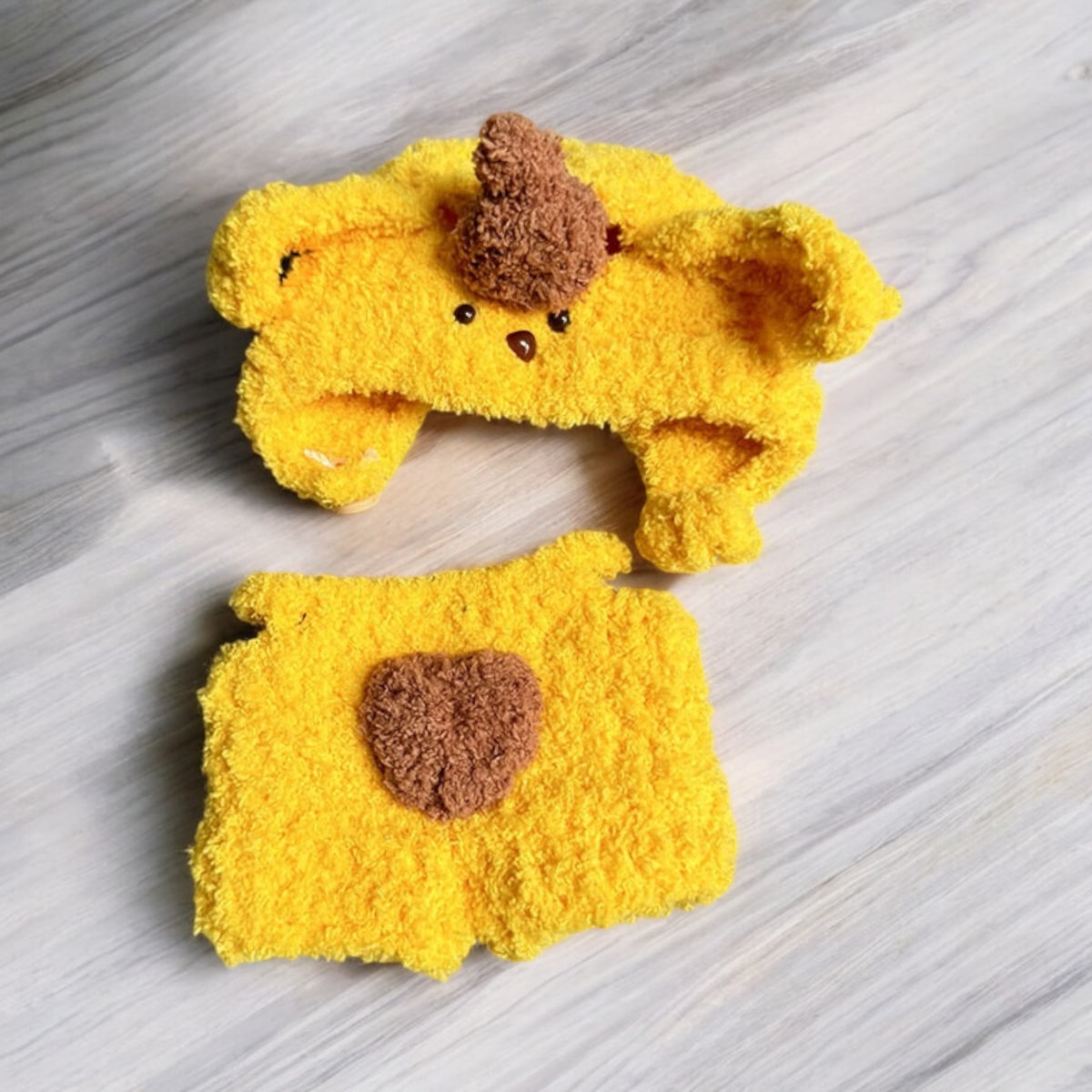 Transform your labubu into a lovable pup with this handmand costume! Perfect for versions 1, 2, and 3, this cute yellow outfit will surely bring a smile to faces worldwide. (Labubu figure not included). Woof!, Cute Yellow Puppy costume style - Handmand Labubu Doll Outfit