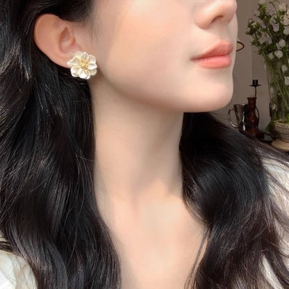 Blossom Pearl Petal Stud Earrings – Ivory Floral Elegance