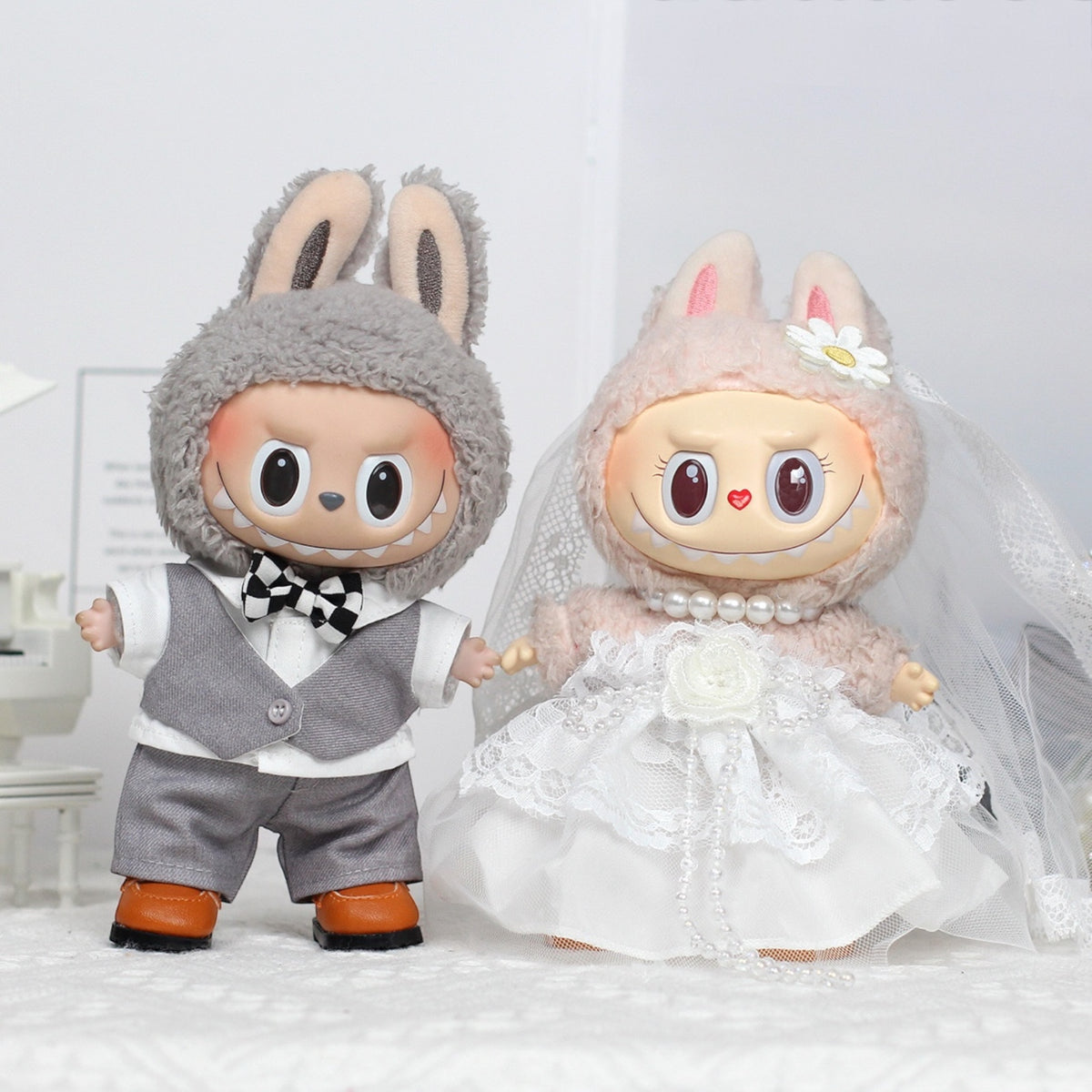 Take your Labubu doll on an adventure with this bride and groom hoodie outfit! Handmade for versions 1 to 3, it ships worldwide with fast delivery. (Labubu figure not included) Go bold, dare to dress up with Labubu! Labubu Outfit bride and groom Hoodie Style - Handmand Doll Outfit