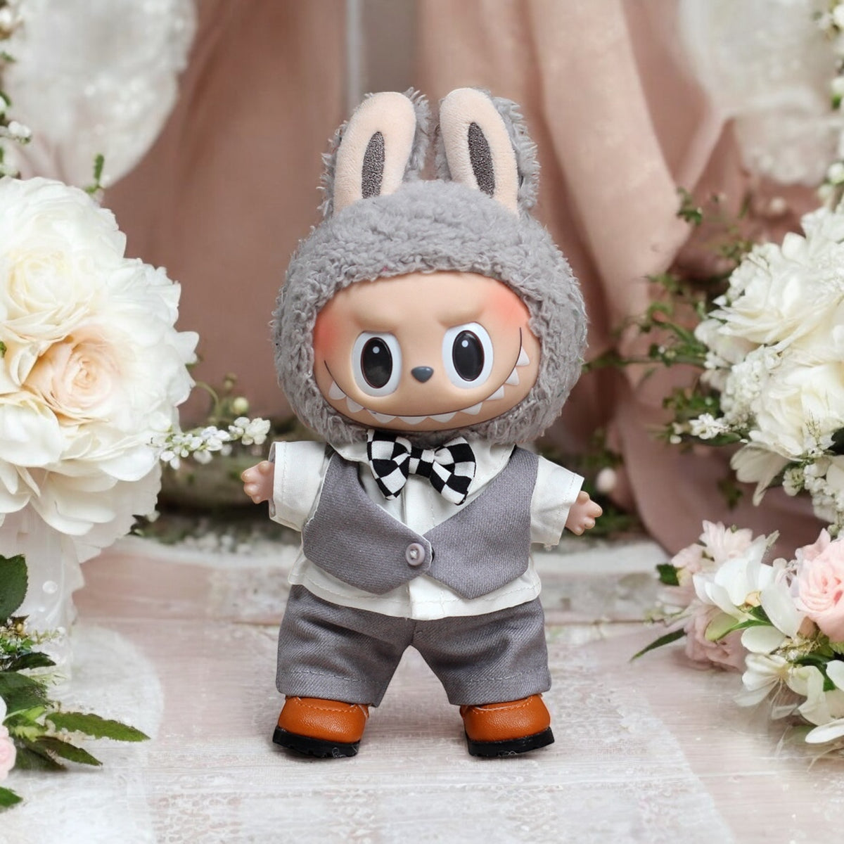 Take your Labubu doll on an adventure with this bride and groom hoodie outfit! Handmade for versions 1 to 3, it ships worldwide with fast delivery. (Labubu figure not included) Go bold, dare to dress up with Labubu! Labubu Outfit bride and groom Hoodie Style - Handmand Doll Outfit