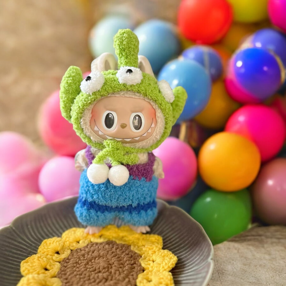 Dress up your Labubu doll in this funky three-eyed alien costume straight out of Toy Story! Fits all Labubu versions and ships worldwide quickly. (Labubu figure not included), Toy story Alien costum style - Handmand Labubu Doll Outfit