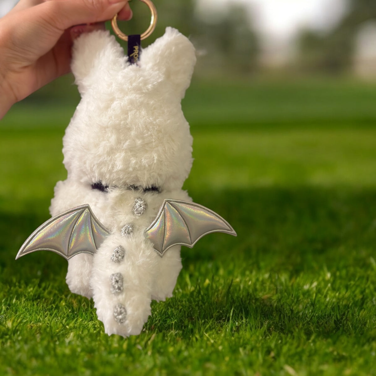 Dress up your labubu figure in this quirky White Dinosaur Zimomo style outfit! Perfect for versions 1, 2, and 3, this costume will make your labubu stand out. Worldwide shipping available with fast delivery. (Labubu figure not included.)